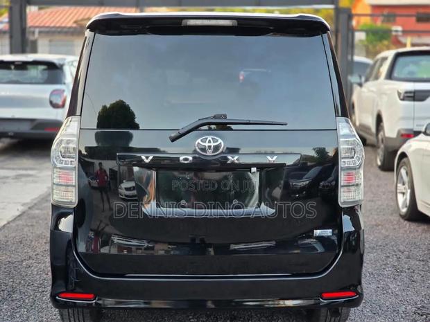 Toyota Voxy 2012 Matt Black