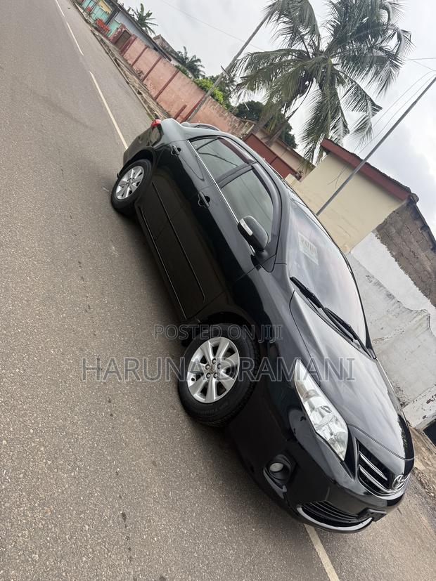 Toyota Corolla LE 4dr Sedan (1.8L 4cyl 4A) 2013 Black