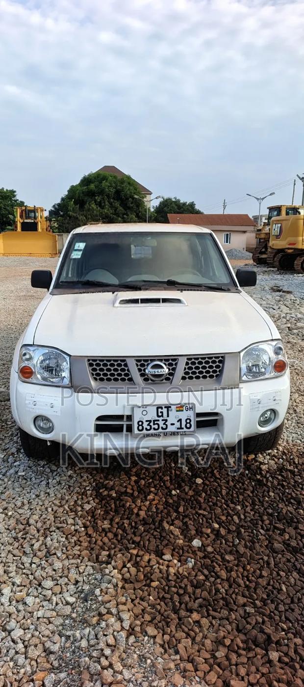 Nissan Hardbody 2018 White