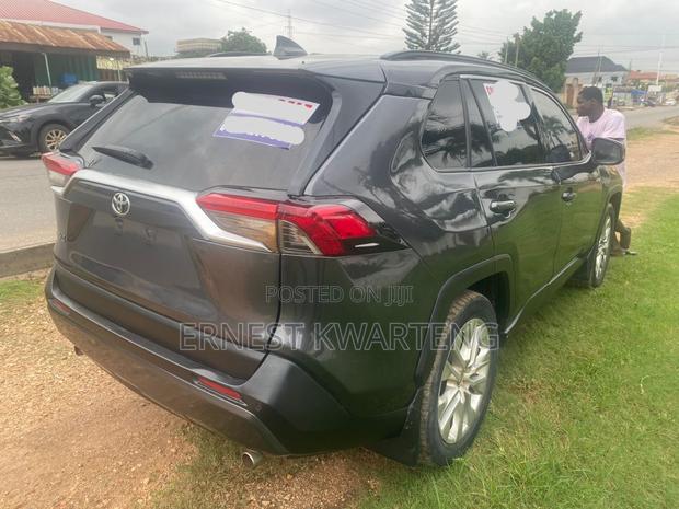 Toyota RAV4 XLE Premium AWD 2020 Silver