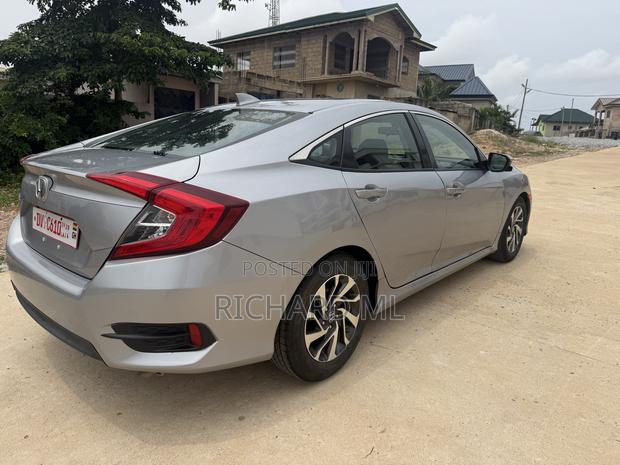 Honda Civic EX Sedan 2018 Silver