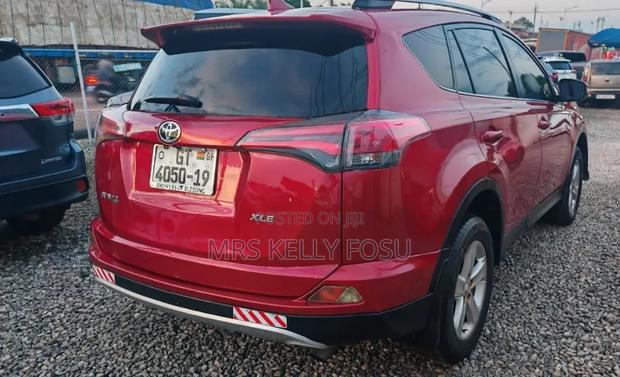 Toyota RAV4 XLE 4dr SUV AWD (2.5L 4cyl 6A) 2015 Red