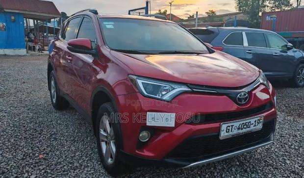 Toyota RAV4 XLE 4dr SUV AWD (2.5L 4cyl 6A) 2015 Red
