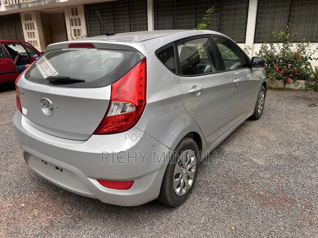 Hyundai Accent SE Hatchback 2017 Silver