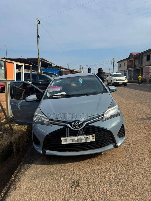 Toyota Yaris 2015 Gray