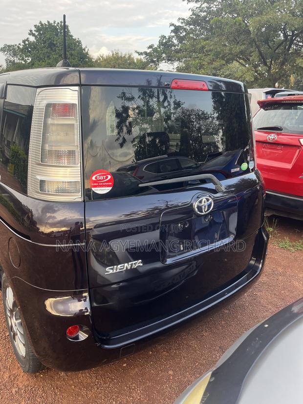 Toyota Sienta 1.5 FWD 2013 Burgundy