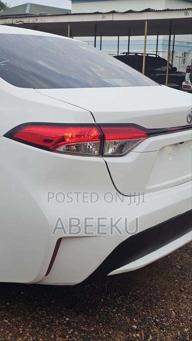 Toyota Corolla LE 2022 White