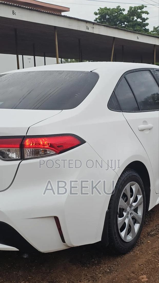 Toyota Corolla LE 2022 White