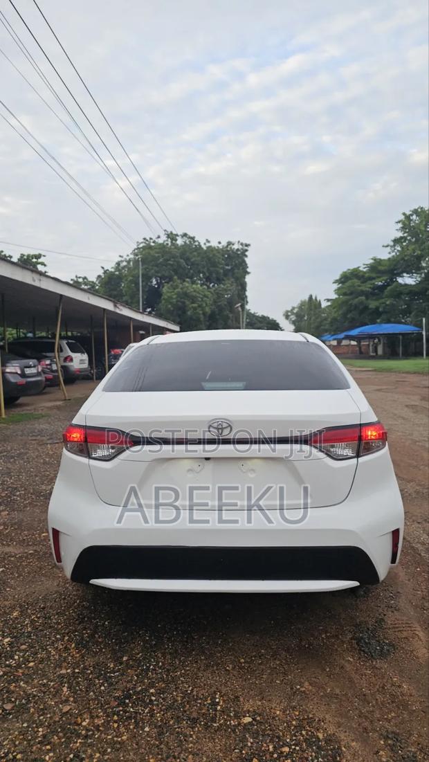 Toyota Corolla LE 2022 White