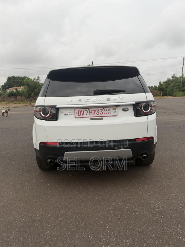 Land Rover Discovery Sport 2016 White