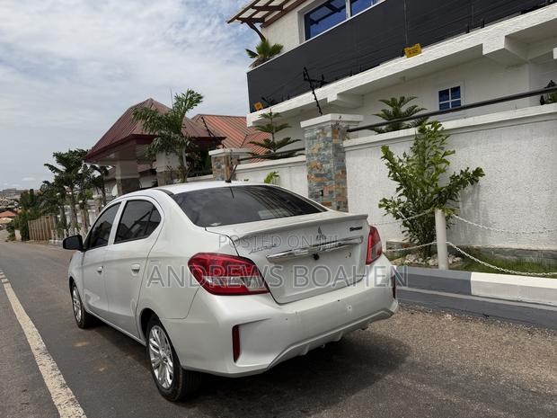 Mitsubishi Attrage 2021 Gray