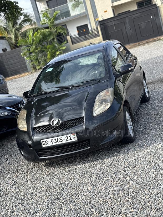 Toyota Vitz 2010 Black