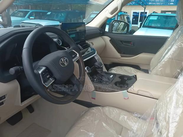 New Toyota Land Cruiser LC250 2025 Black