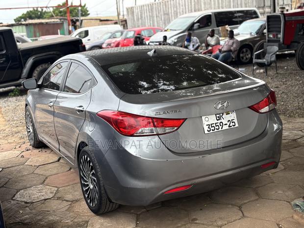 Hyundai Elantra Limited 4dr Sedan (1.8L 4cyl 6A) 2014 Silver