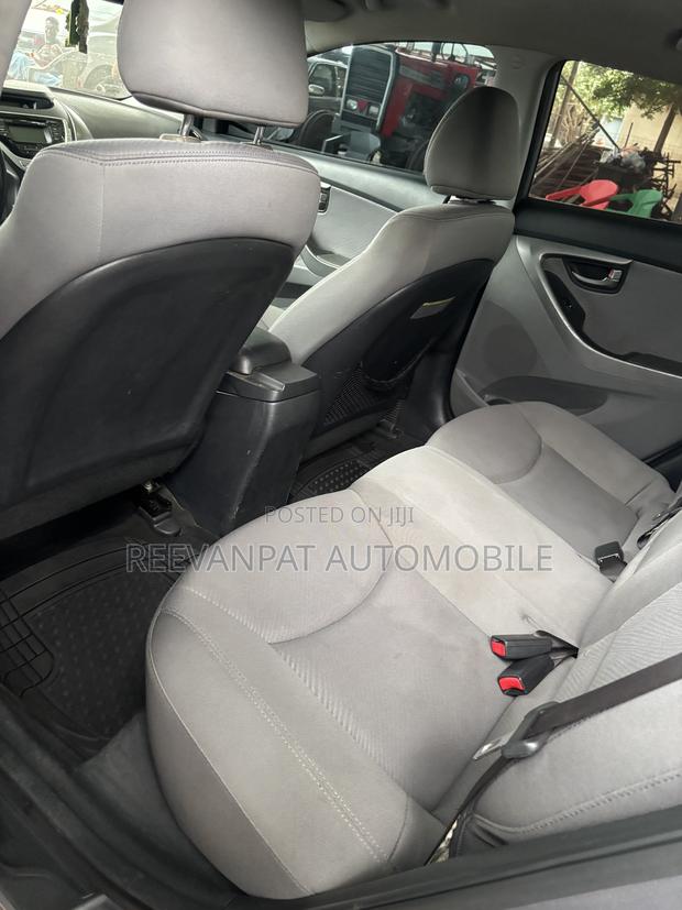 Hyundai Elantra Limited 4dr Sedan (1.8L 4cyl 6A) 2014 Silver