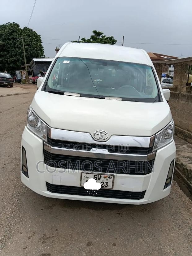 Toyota HiAce 2022 White