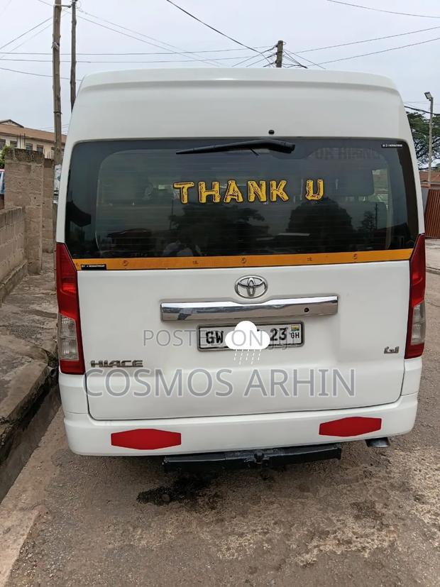 Toyota HiAce 2022 White