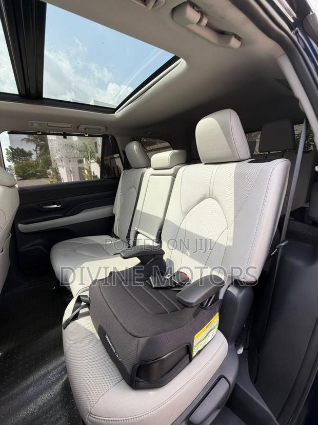 Toyota Highlander XLE 2025 Blue