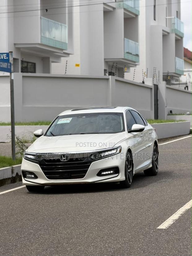 Honda Accord Touring 2.0T 2020 White