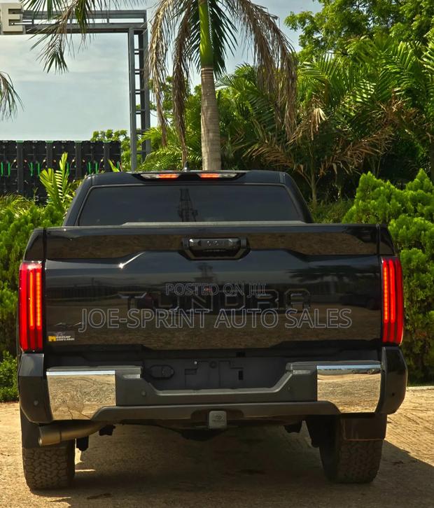 Toyota Tundra 2024 Black