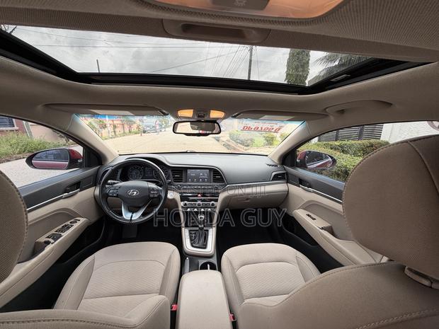 Hyundai Elantra SE 2019 Red