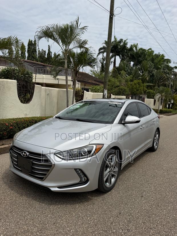 Hyundai Elantra Limited Sedan FWD (2.0L 4cyl 6A) 2017 Silver