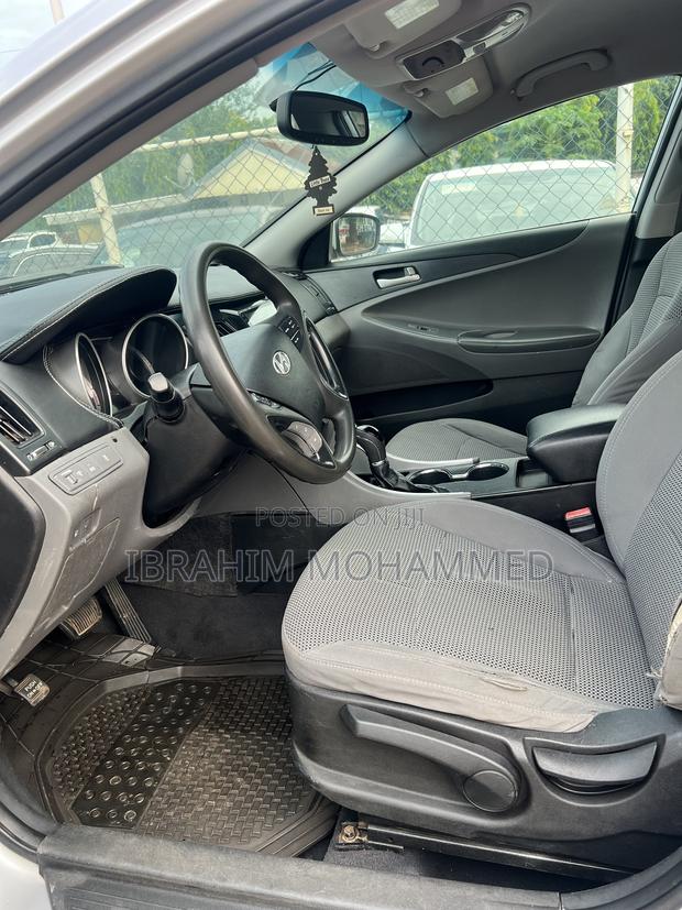 Hyundai Sonata SE Sedan FWD (2.4L 4cyl 6A) 2011 Silver