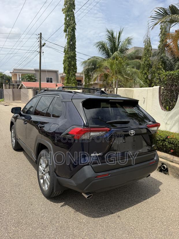 Toyota RAV4 XLE Premium AWD 2023 Blue