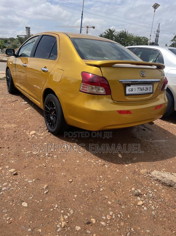 Toyota Yaris 2010 Gold