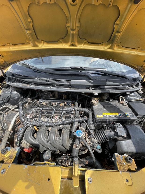 Toyota Yaris 2010 Gold