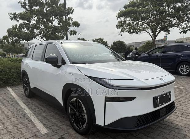 Toyota bZ3 2025 White