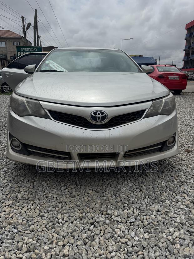 Toyota Camry 2014 Silver