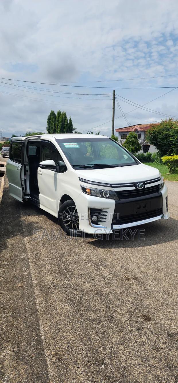 Toyota Voxy 2016 White