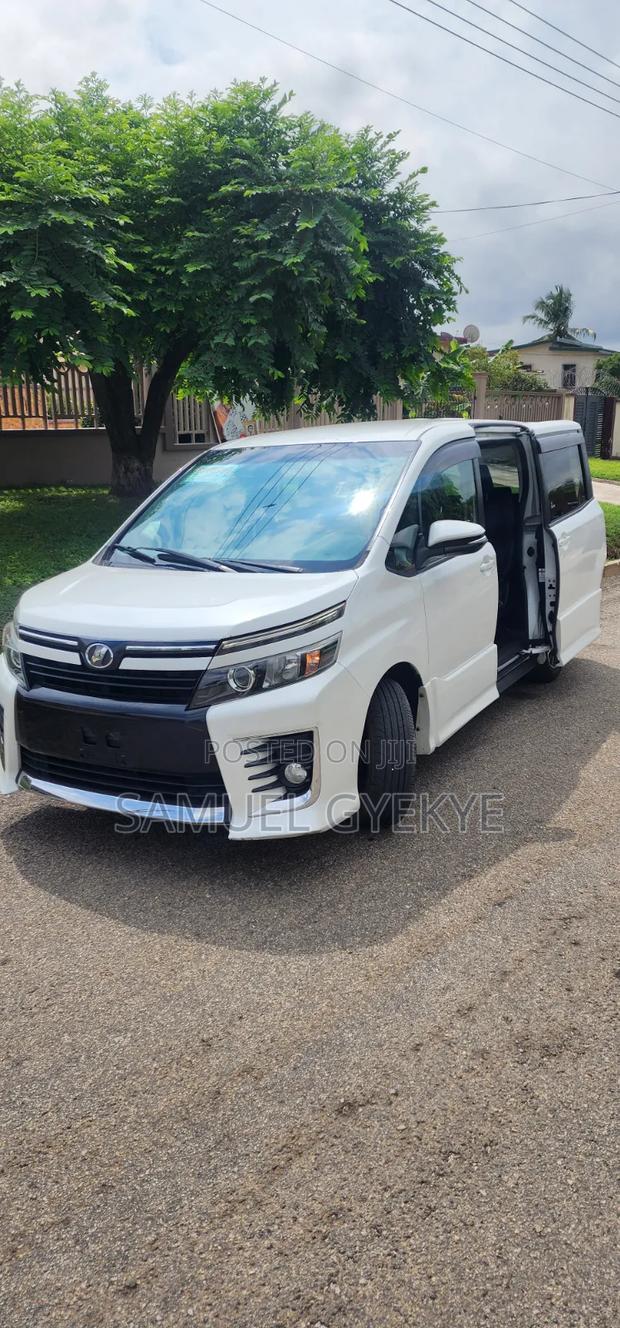 Toyota Voxy 2016 White