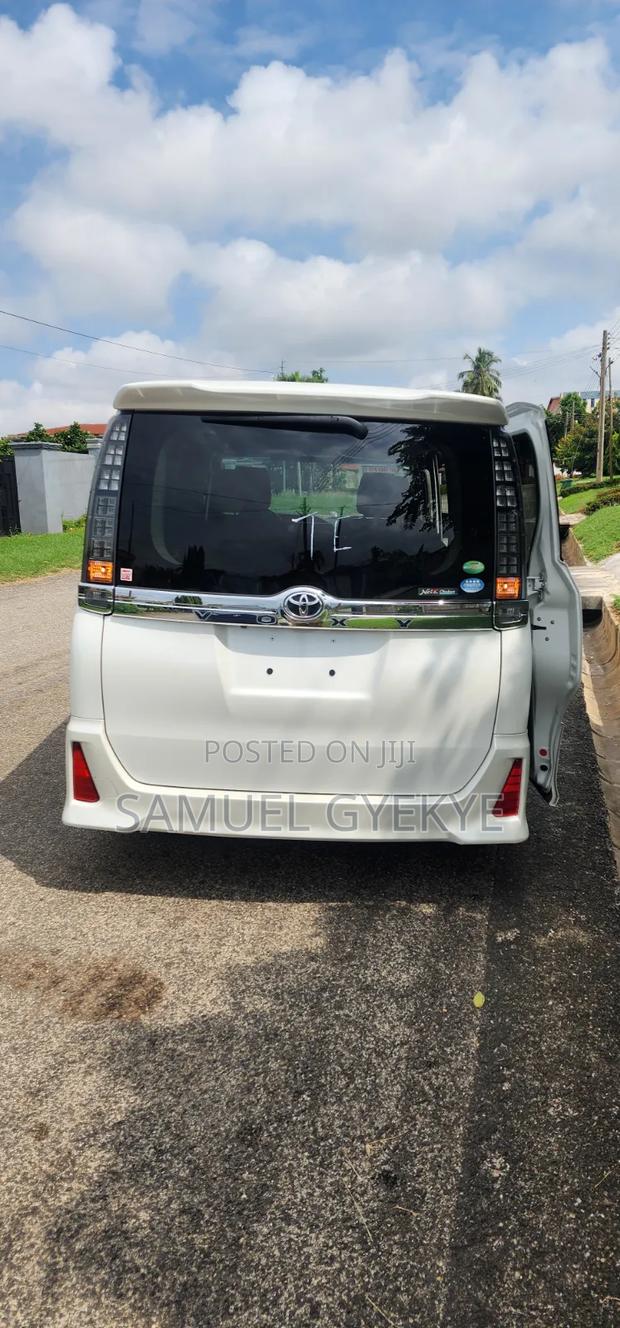 Toyota Voxy 2016 White