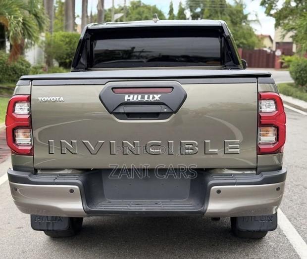 Toyota Hilux 2021 Gray