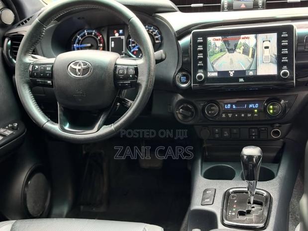 Toyota Hilux 2021 Gray