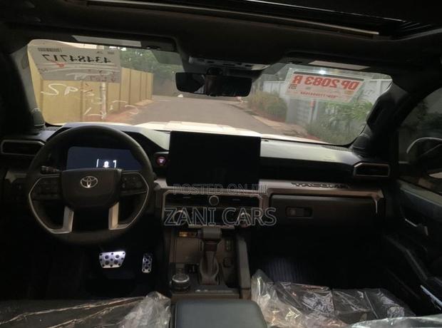 Toyota Tacoma 2024 White