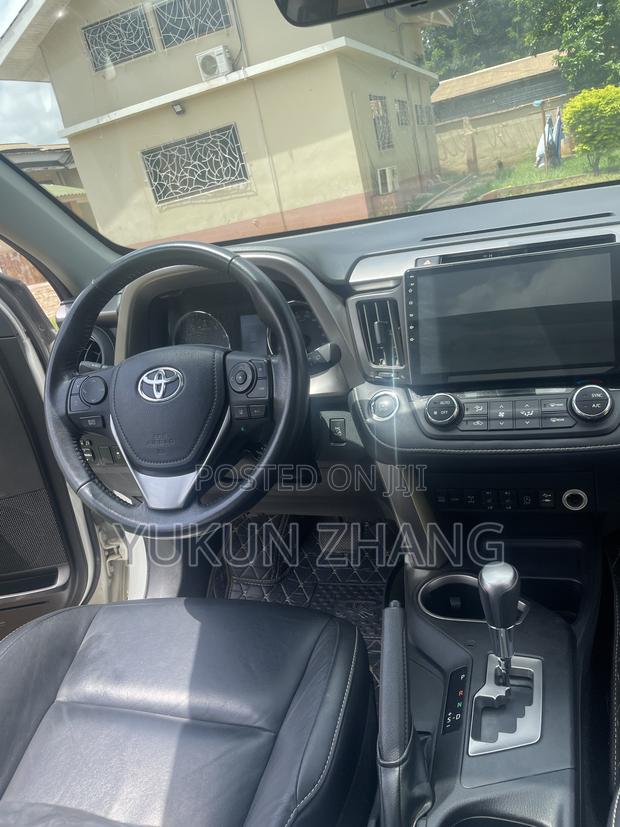 Toyota RAV4 2019 White