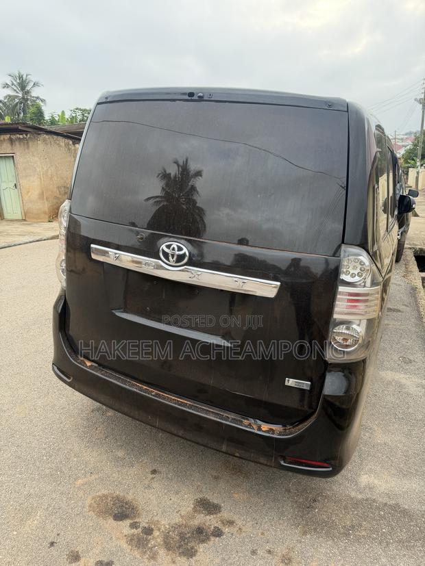 Toyota Voxy 2013 Black