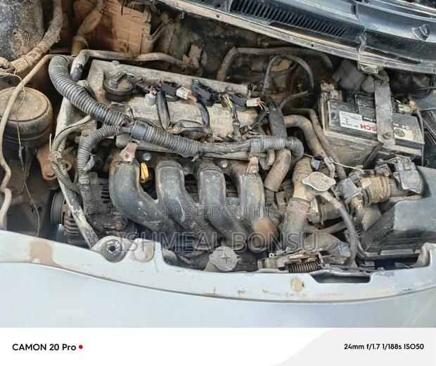 Toyota Vitz 2010 Silver