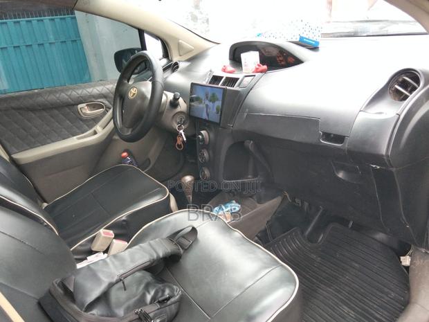 Toyota Vitz 1.5 FWD 5dr 2010 Black