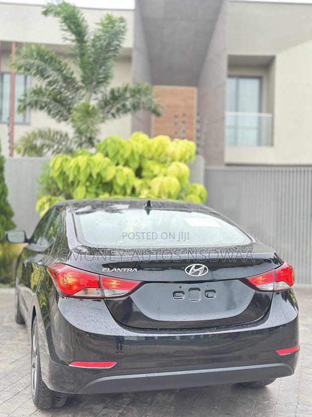 Hyundai Elantra Limited Sedan FWD (1.8L 4cyl 6A) 2016 Black