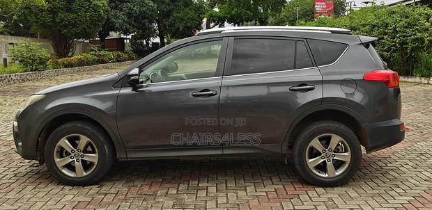 Toyota RAV4 LE 4dr SUV (2.5L 4cyl 6A) 2015 Gray