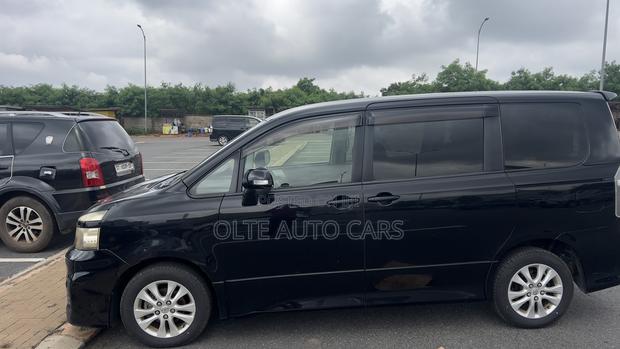 Toyota Voxy 2010 Black