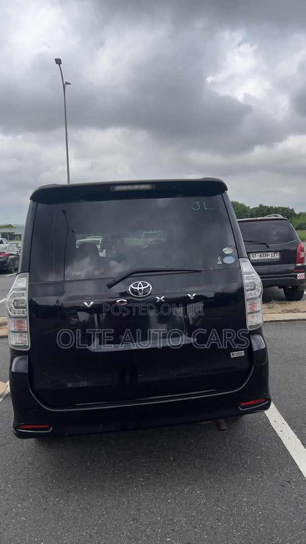 Toyota Voxy 2010 Black