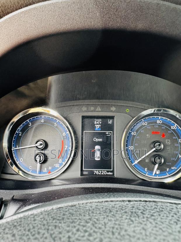 Toyota Corolla XLE (1.8L 4cyl 2A) 2019 Blue