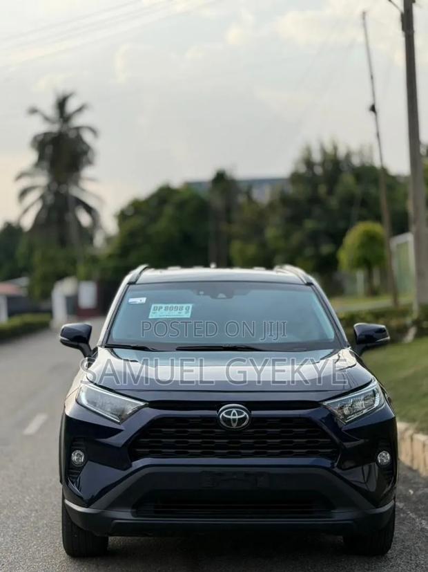 Toyota RAV4 2020 Blue