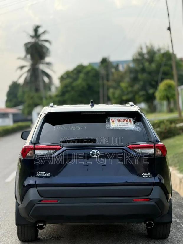 Toyota RAV4 2020 Blue