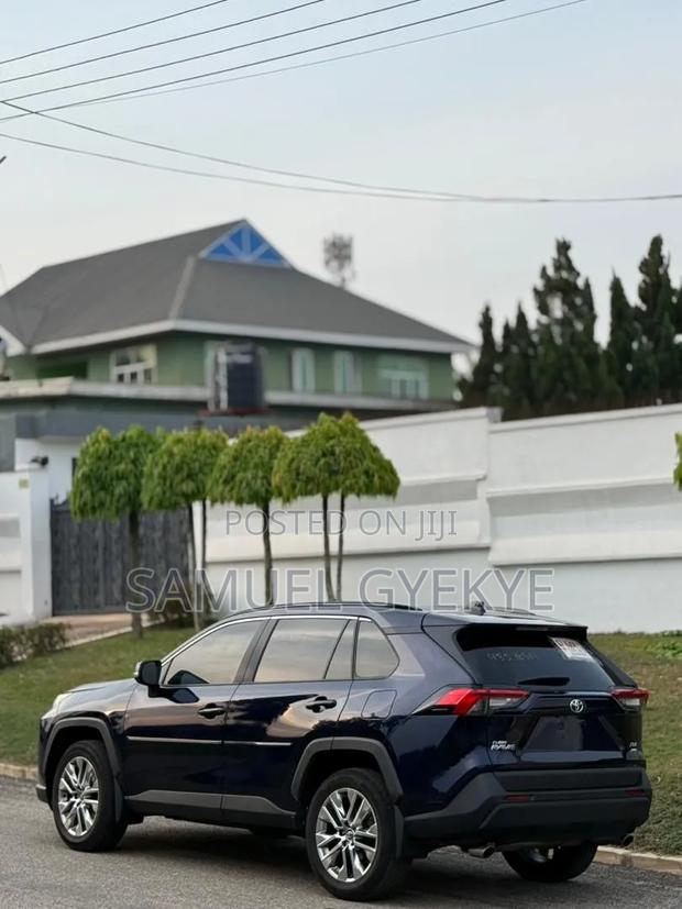Toyota RAV4 2020 Blue